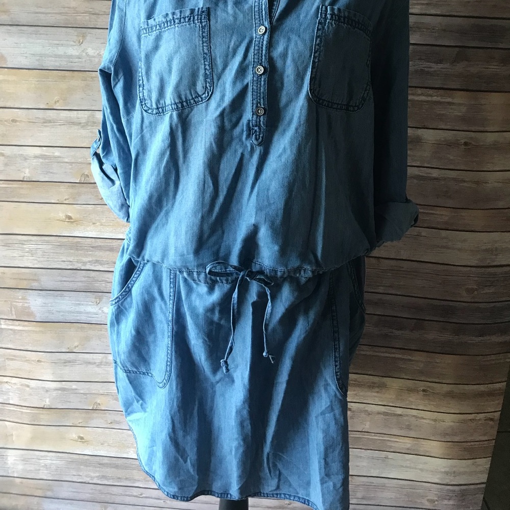 Chambray denim dress with 3/4 sleeves & pockets!!!